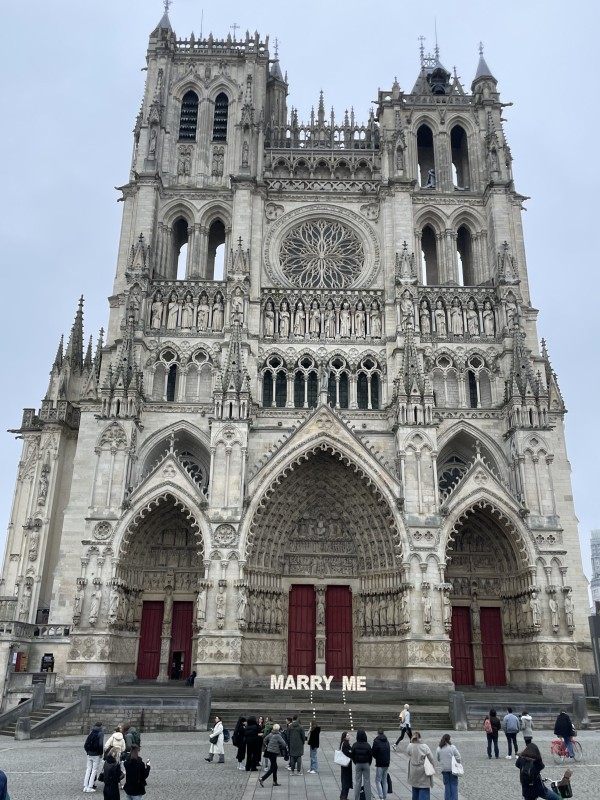 Location et installation de lettres lumineuses sur mesure pour une demande en mariage sur Amiens 80